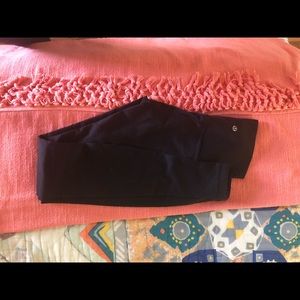 Lululemon wunder under leggings size 4 BLACK